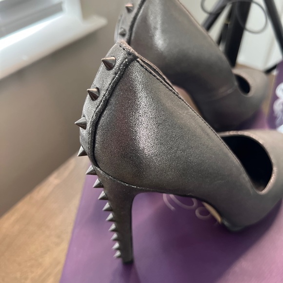 These shoes are stunning!!  A platform in the front and stiletto in the back. - Picture 6 of 8